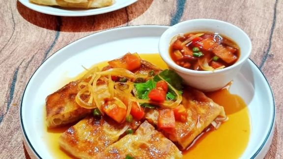 Resep Martabak Telur Kulit Lumpia Isi Ayam, Siram Kuah Kecap Maknyus Banget, PakSu dan Anak-anak Pasti Suka!