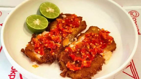 Super Hot! Yuk Nikmati Kelezatan Dori Sambal Geprek yang Penuh Cabai, Pecinta Pedas Wajib Coba Nih