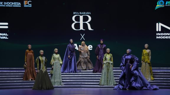 Konsisten Majukan Industri Fashion, Rya Baraba Gaet Pengrajin Lokal untuk Pertegas Kecantikan Wanita Indonesia di Pagelaran IN2MF!