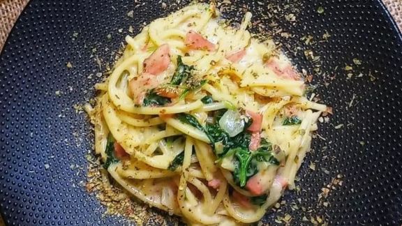 Spaghetti Smoked Beef Spinach Creamy Enak Disantap ketika Weekend, Bikinnya Gak Ribet, Rasanya Enak, Pastinya Mengenyangkan!