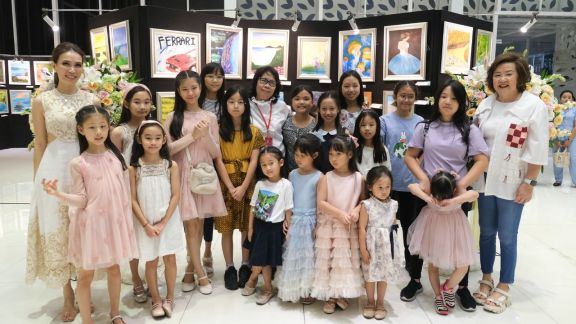 Rayakan Hari Anak, ERHA Gandeng HEIDY’S ART PAINTING COURSE dan WORLD HARVEST untuk Hadirkan 150 Lukisan Karya Anak Indonesia