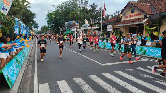 Excellent Hydration, Excellent Journey: ISOPLUS di Borobudur Marathon 2023, Ajak Masyarakat Jalankan Gaya Hidup Aktif dan Sehat