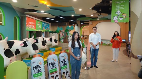 Moms, Yuk Ajak Buah Hati ke Area MilkLife Cow Barn di Youreka Kids Farm, Bermain Sambil Melatih Motorik Anak