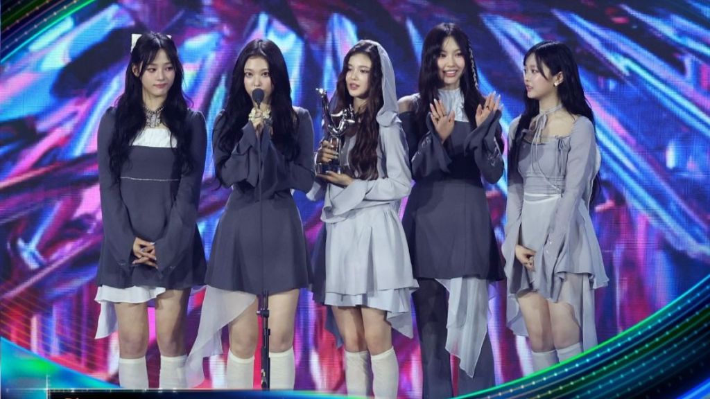 Seventeen dan New Jeans Sabet Penghargaan Utama ‘Golden Disc’ Pertama Setelah Debut, Pertunjukan Spektakuler K-pop Bikin Penggemar Gembira!