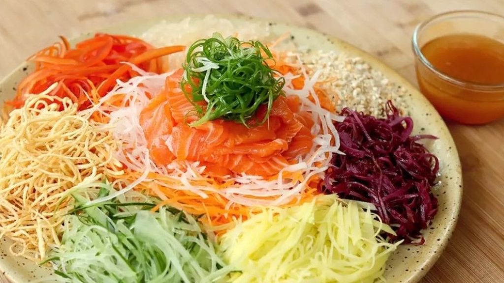 Cara Bikin Yu Sheng ala Chef Devina Hermawan, Salad Sayur yang Sering Disajikan Saat Imlek, Yuk Moms Simpan Resepnya untuk Februari Nanti!