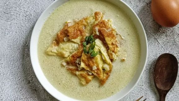 Resep Telur Dadar Kuah Santan untuk Sarapan, Bisa Jadi Teman Nasi Uduk, Rasa Kuahnya Gurih Banget, Dijamin Uenak Polll!