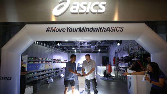 Memanfaatkan Teknologi, Toko Baru ASICS di Grand Indonesia Bisa Bantu Beauty Cari Sepatu Lari yang Sesuai Kaki dan Lingkungan!