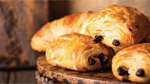 Resep Mudah Pain Au Chocolat ala Prancis Anti Gagal, Nikmatnya Gak Kalah dari Croissant Moms!