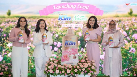 SoKlin Liquid Nature Series English Rose, Deterjen Cair dari WINGS yang Bisa Membersihkan, Melembutkan, dan Bikin Harum hingga 21 Hari