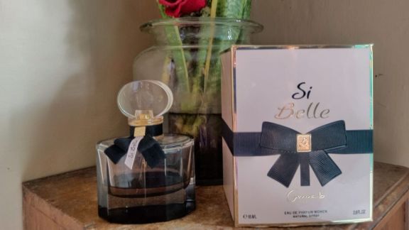 Review Parfum Geparlys Si Belle, Perpaduan antara Sweet Floral dengan Kesan Elegan dan Sexy, Kira-kira Gimana Tuh Aromanya?!