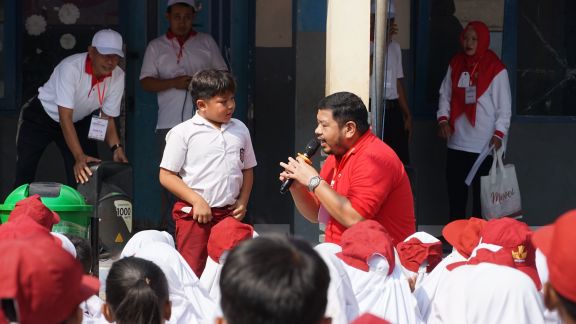 Budaya Membaca di Indonesia Sangat Memprihatinkan, Erha Ultimate Gerakan Volunter untuk Mengajar Anak Pemulung di Bantar Gebang