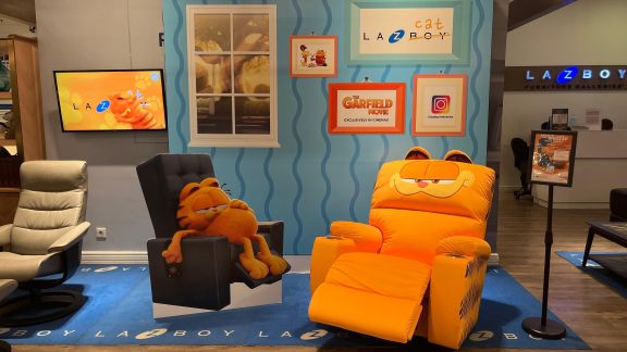 La-Z-Boy Helat Kampanye Unik untuk Rayakan Perilisan Film 'The Garfield Movie' di Bioskop, Gemas Banget Moms!