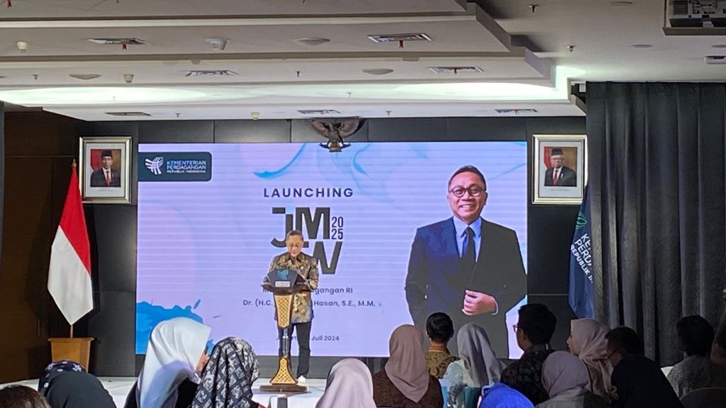 Menteri Zulkifli Hasan Harap Indonesia Jadi Kiblat Modest Fashion Dunia Lewat Pagelaran Jakarta Muslim Fashion Week 2025