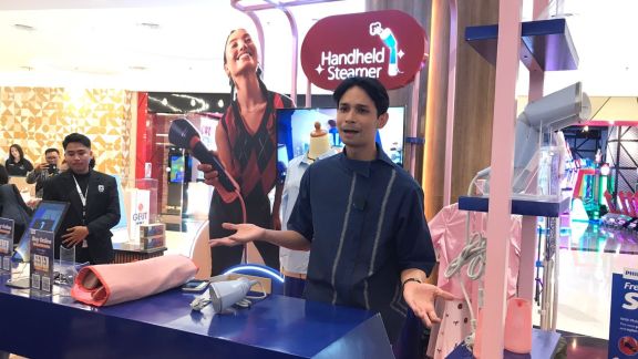 Philips Luncurkan Handheld Steamer 5000 Series di Jakarta Fashion Week 2025, Jadi Pilihan Setrika Uap Praktis Anti Repot!