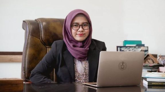 Hebat! Dosen Perempuan Asal Surabaya Ini Raih Penghargaan Internasional di Bidang Sains, Kepoin Profilnya Yuk!