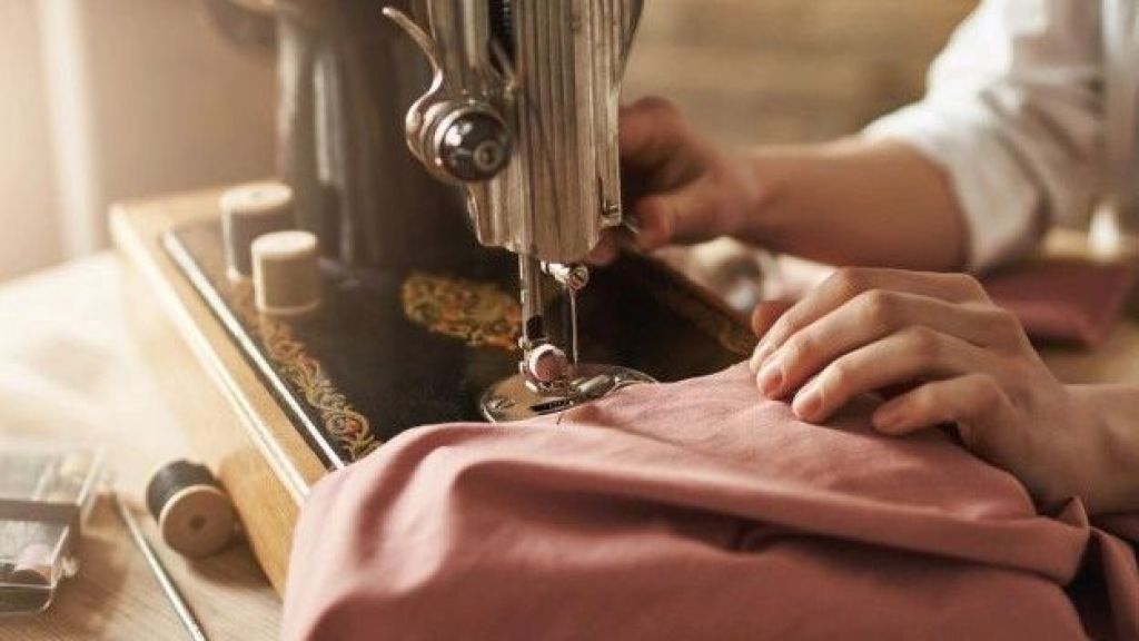 5 Tips Jahit Kebaya Sendiri, Wajib Baca untuk Pemula!
