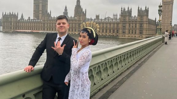 Cerita Perempuan Asal Indonesia di Inggris yang Dandan Sendiri di Hari Pernikahannya