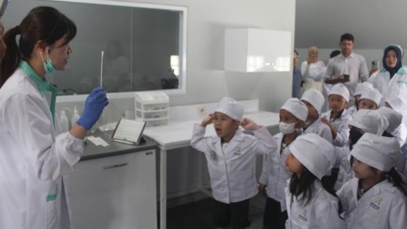 Program Edukatif Regene dan Indonesia Mengajar untuk Dukung Anak Unggul di Bidang Bioteknologi, Intip Yuk Moms!