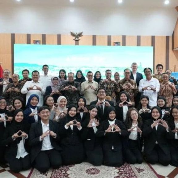#KaburAjaDulu Jadi Gertakan Kekecewaan Generasi Muda, Binawan Group Kirim 55 Perawat Kejar Mimpi Jalur Beasiswa ke Eropa