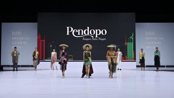 Pendopo Tampilkan 'Langgam Urban' di IFW 2025, Transformasi Tenun Baduy Jadi Fashion Urban yang Stylish!