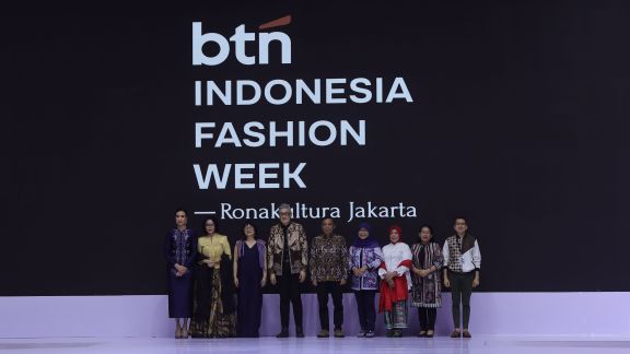 Generasi Muda Serbu Indonesia Fashion Week 2025, Budaya Lokal Jadi Primadona!