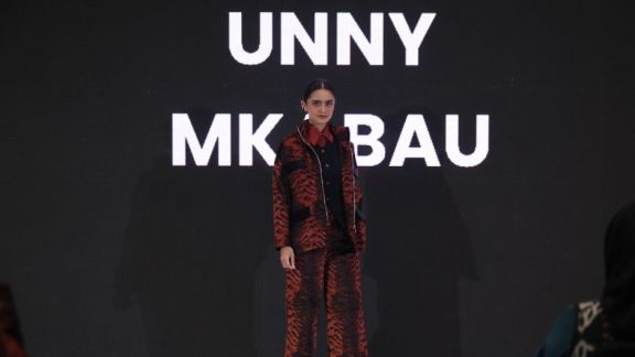 UNNY MKABAU Gaungkan Isu Satwa Lewat Koleksi Balang Manarangi di Indonesia Fashion Week 2025