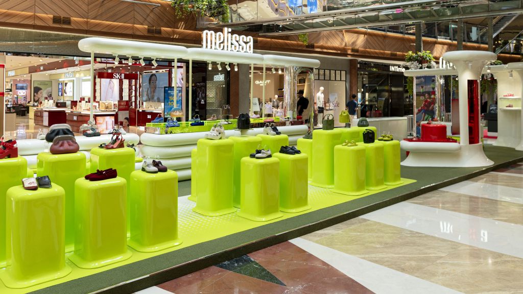 Melissa Hadirkan Retro-Futurism Lewat Pop-Up Futura, Perpaduan Gaya dan Imajinasi Masa Depan
