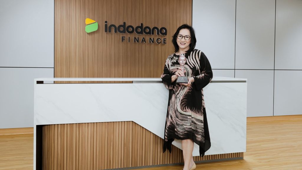 Keren! Dirut Indodana Finance Mira Wibowo Raih The Most Outstanding Women 2025 in Multifinance.