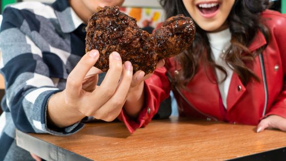 Rekomendasi Kuliner Pedas Bertema Kemerdekaan, Rempahnya Berasa Banget Moms!