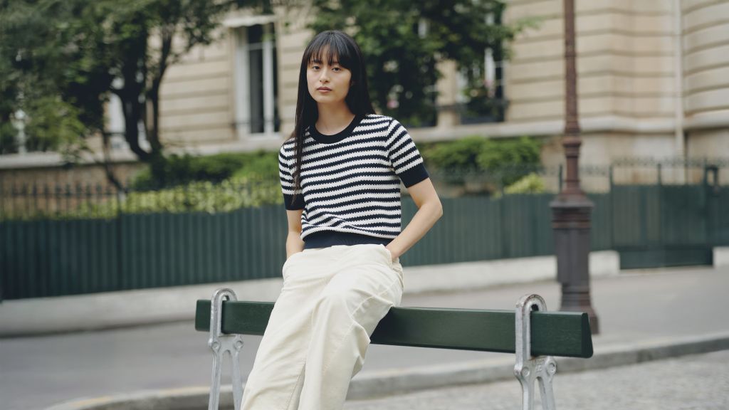 Rekomendasi OOTD Gaya Effortless Chic dengan Sentuhan Warna Natural