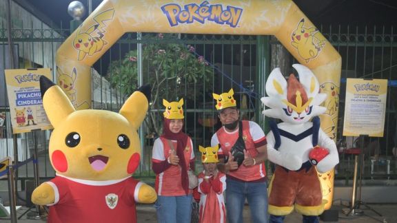 Keseruan Anak Surabaya Saat Bertemu Pikachu di Stadion, Intip Yuk!