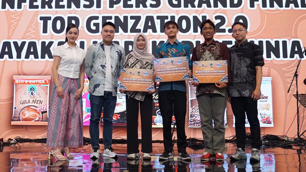 Dukung Pendidikan Anak Petani Kopi, Intip Yuk Cerita Mahasiswa yang Dapat Beasiswa dari TOP Coffee