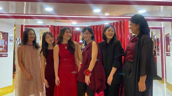 Berkolaborasi dengan Brand Lokal, Tsubaki Ajak Perempuan Rayakan Kepercayaan Diri Lewat Blooming Gallery