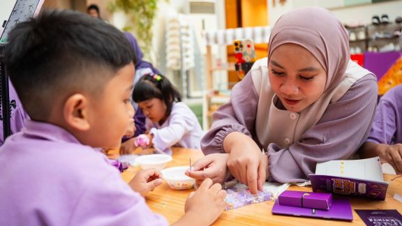 Ritual Ngemil Jadi Cara Baru Orang Tua Bangun Kedekatan dengan Anak, Gimana Sih Caranya?