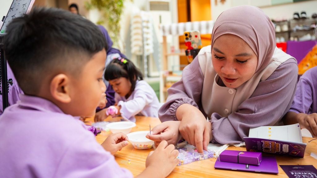 Ritual Ngemil Jadi Cara Baru Orang Tua Bangun Kedekatan dengan Anak, Gimana Sih Caranya?