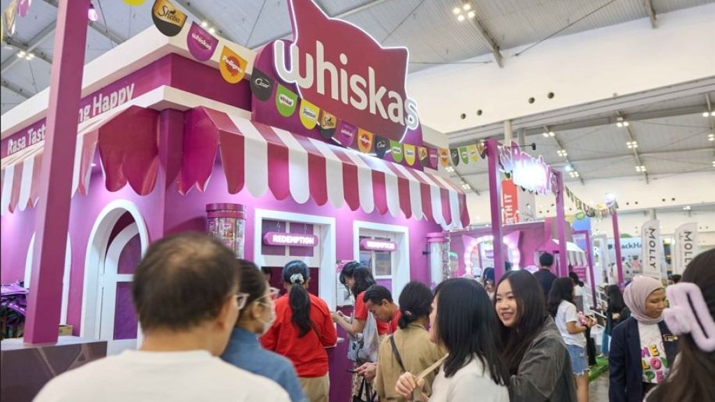 Cetak Rekor! WHISKAS Dinobatkan MURI Gegara Distribusikan 380 Ribu Porsi Makanan Kucing