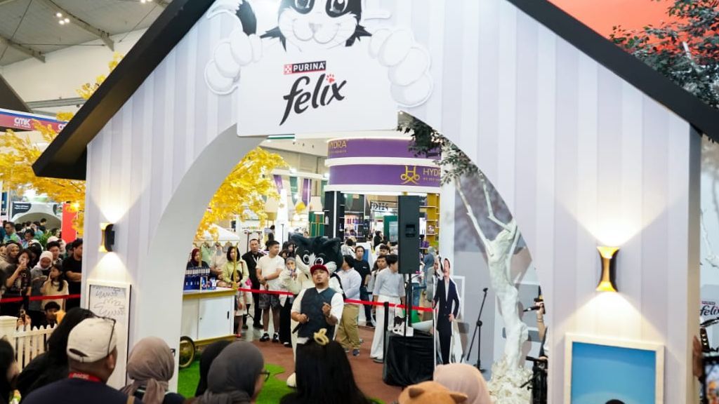 Beauty Punya Kucing? Ikutin Yuk Cara Sal Priadi dan PURINA® FELIX Bangun Momen Bahagia dengan Anabul saat Makan