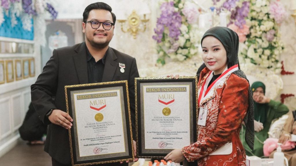 dr. Ayu Widyaningrum Raih Dua Rekor MURI, Bukti Dedikasi Sosial, Intip Yuk!