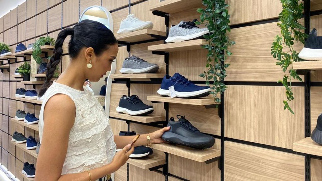 Trens Fashion Berkelanjutan Makin Diminati, Allbirds Hadirkan Sepatu Berbahan Alami