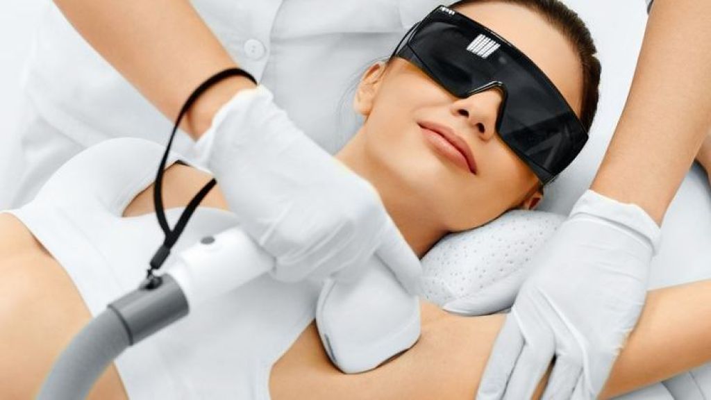 Manfaat Laser Hair Removal Dibandingkan Cukur dan Waxing