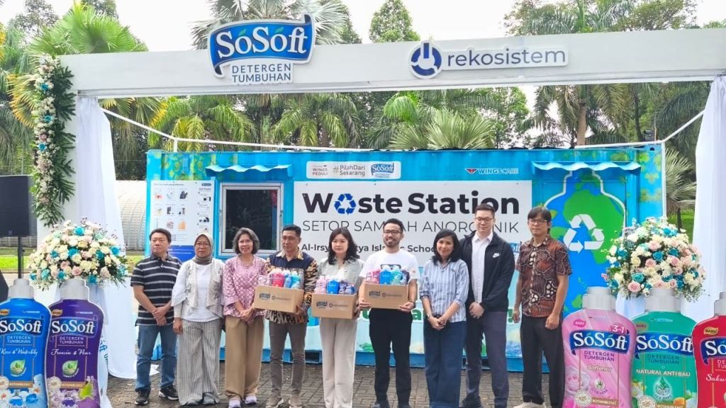 Bangun Ekosistem Pengelolaan Sampah Berkelanjutan, Rekosistem x SoSoft Hadirkan Waste Station di Bandung Barat
