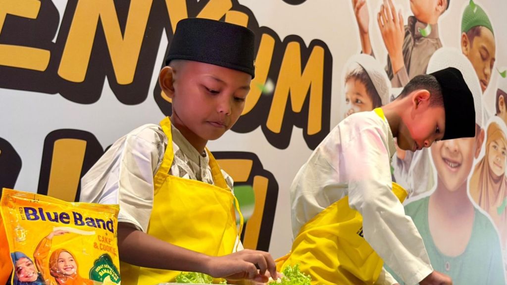 Moms, Ramadan Jadi Waktu Tepat Ajarkan Anak Berbuat Baik Lho!