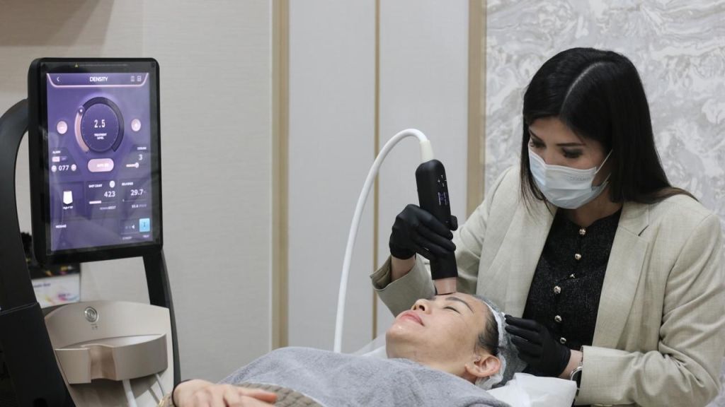 Cantik Natural Tanpa Operasi Makin Digandrungi, Intip Yuk Cara Baru Tampil Awet Muda!