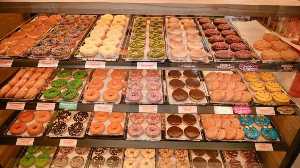 Pecinta Donat Merapat! Intip Yuk Pengalaman All-day Beverage Destination di Dunkin