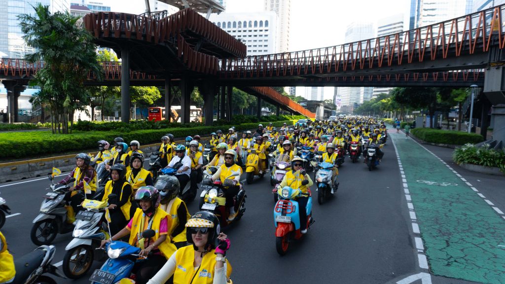 Nyaman Berkendara Tanpa Gerah, Ini Tips Favorit Riders Perempuan di Kota Besar