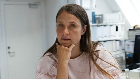 UNIQLO dan Cecilie Bahnsen: Perempuan Tak Lagi Harus Memilih antara Nyaman atau Feminin