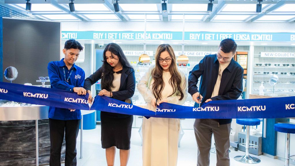 Eyewear Tak Lagi Sekadar Alat Bantu Penglihatan, Kacamata Kini Mulai Jadi Fashion Essentials!