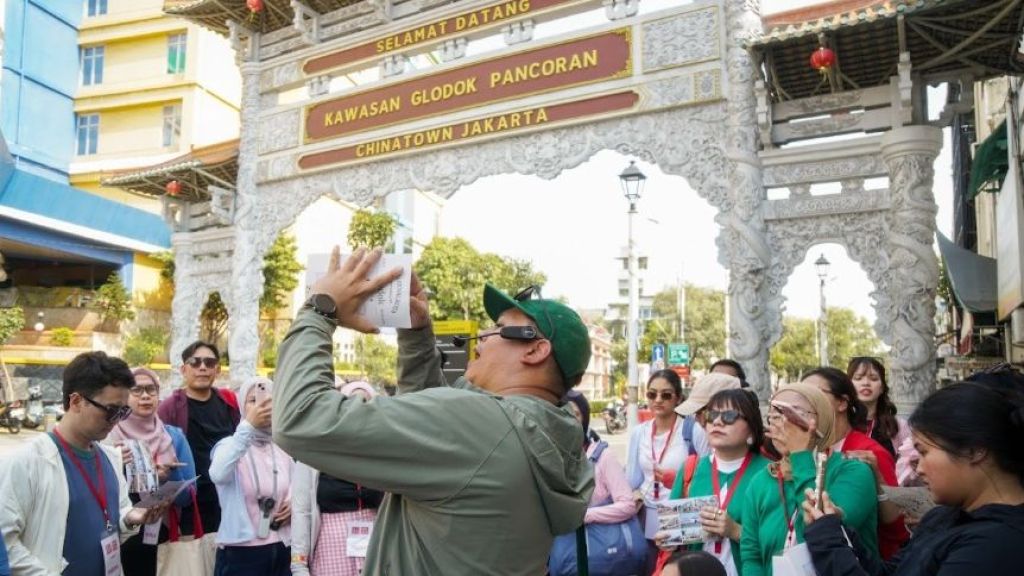 Eksplor Jakarta di Tengah Terik Jakarta, Seberapa Nyaman Koleksi UV Protection UNIQLO?