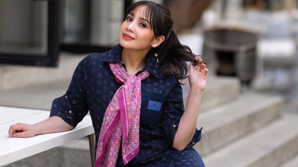 Kolaborasi Terbaru Buttonscarves dan Nagita Slavina Angkat Gaya yang Elegan dan Timeless