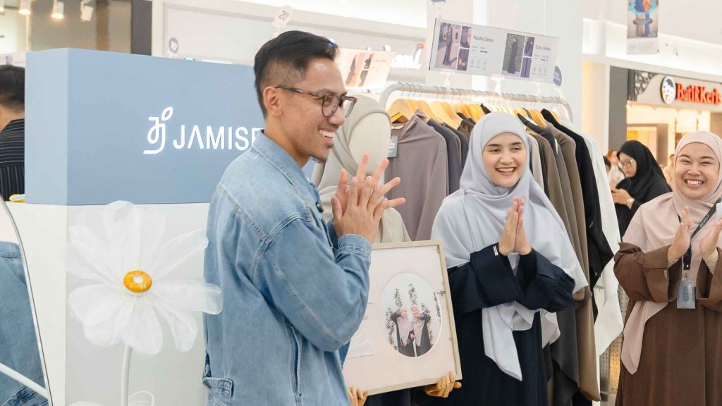 Kenapa Muslimah Kini Memilih Busana Syar'i yang Simpel?